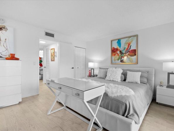 104 Wellington B, West Palm Beach FL 33417