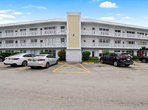 104 Wellington B, West Palm Beach FL 33417