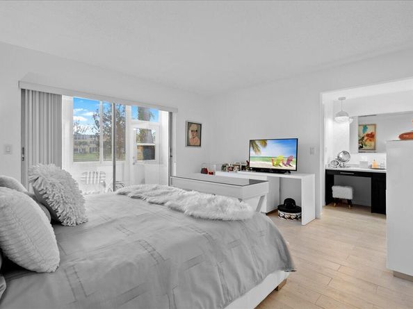 104 Wellington B, West Palm Beach FL 33417