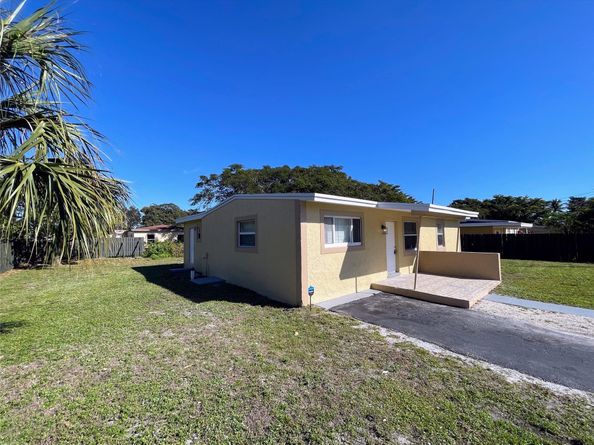 1647 NW 11th Pl, Fort Lauderdale FL 33311