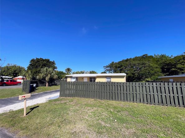 1647 NW 11th Pl, Fort Lauderdale FL 33311