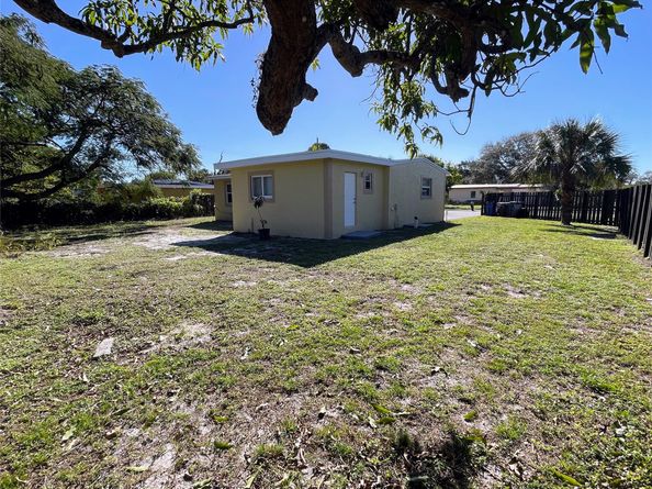 1647 NW 11th Pl, Fort Lauderdale FL 33311