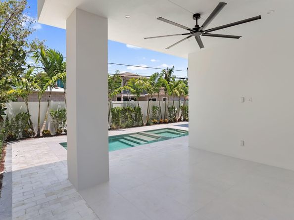 237 NE 11th Street, Delray Beach FL 33444