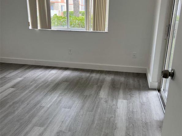 18860 NW 57th Ave 106, Hialeah FL 33015