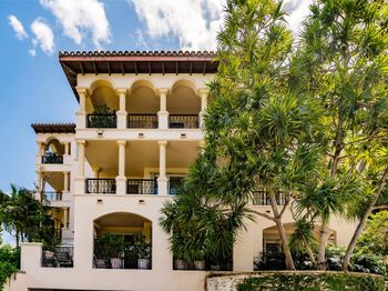 19111 Fisher Island Dr