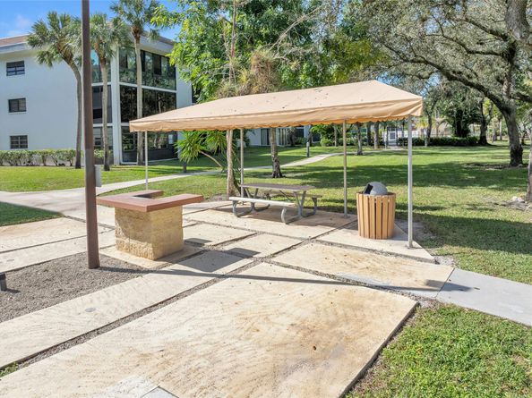 7653 NW 79th Ave 208, Tamarac FL 33321