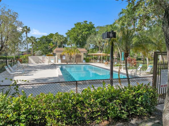 7653 NW 79th Ave 208, Tamarac FL 33321