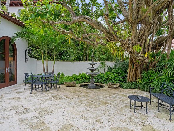424 Brazilian Avenue, Palm Beach FL 33480