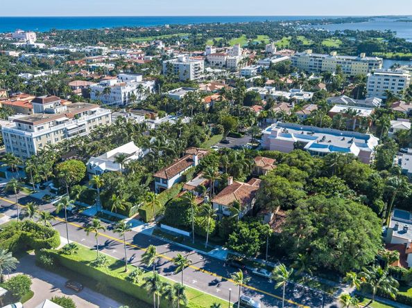 424 Brazilian Avenue, Palm Beach FL 33480