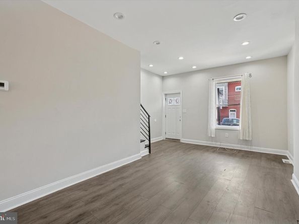 2835 W Montgomery Avenue, Philadelphia PA 19121