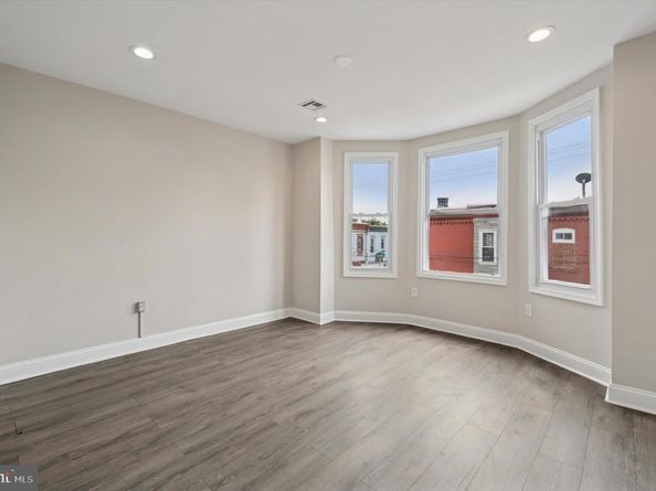 2835 W Montgomery Avenue, Philadelphia PA 19121