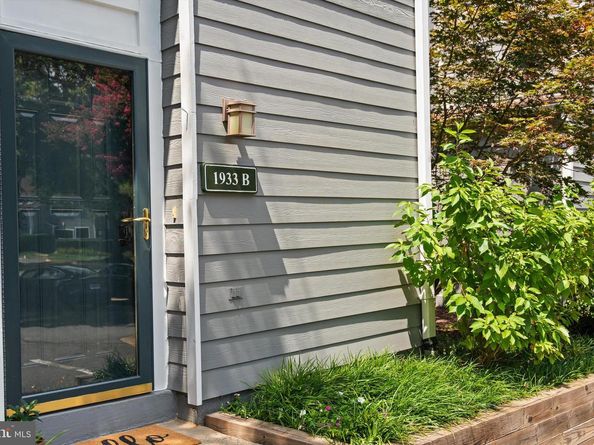 1933 Villaridge Drive 1933B, Reston VA 20191