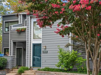1933 Villaridge Drive