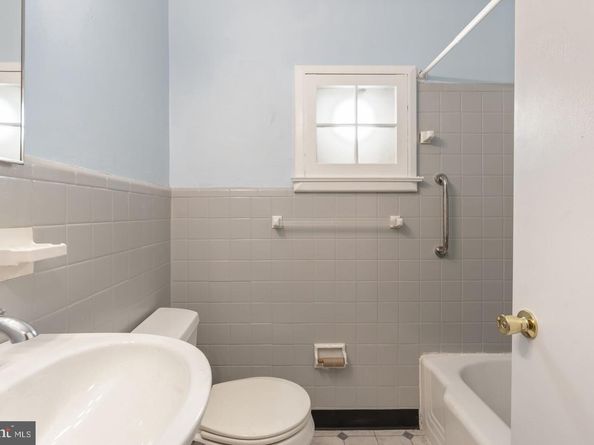 46 S State Road, Upper Darby PA 19082