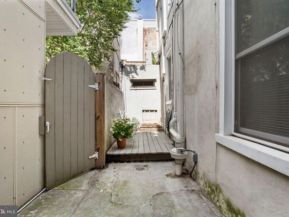 129 Bainbridge Street, Philadelphia PA 19147