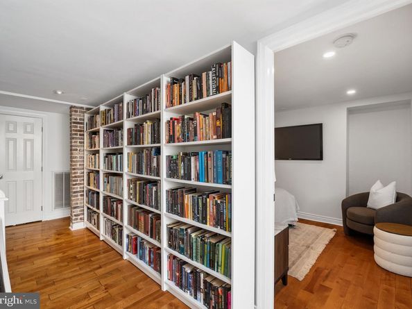 129 Bainbridge Street, Philadelphia PA 19147