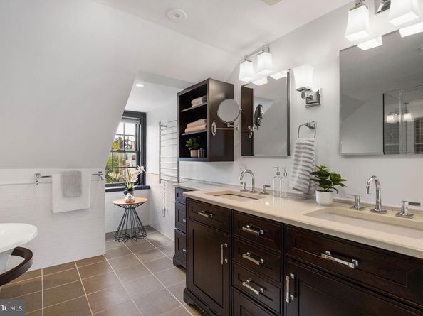 129 Bainbridge Street, Philadelphia PA 19147