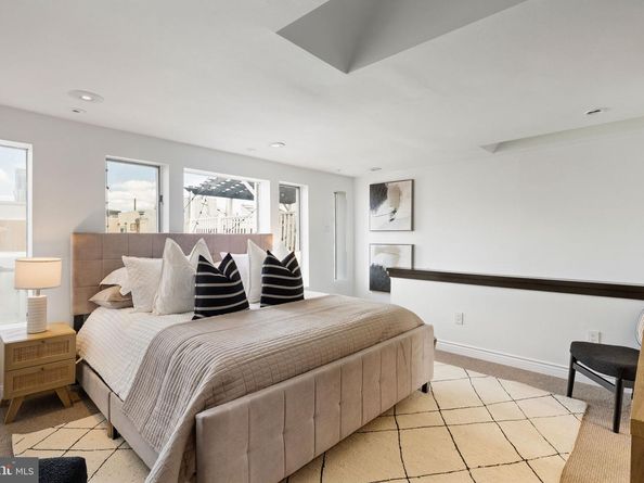 129 Bainbridge Street, Philadelphia PA 19147