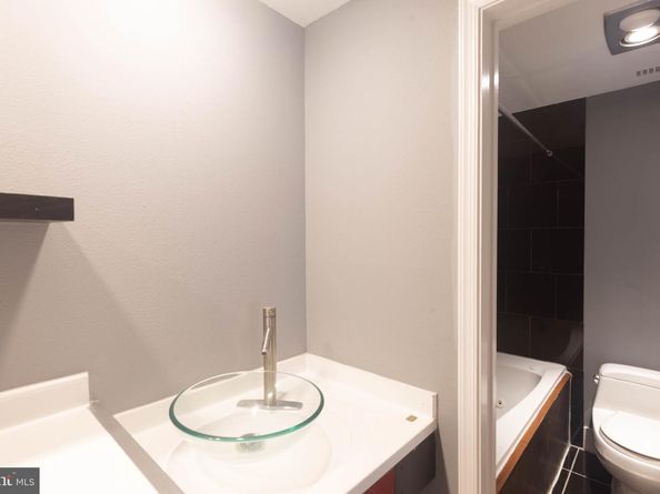 3701 S George Mason Drive 101N, Falls Church VA 22041