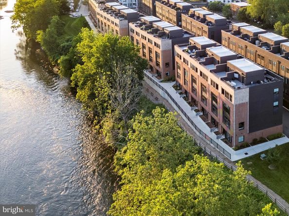 4548 Riverside Way, Philadelphia PA 19127