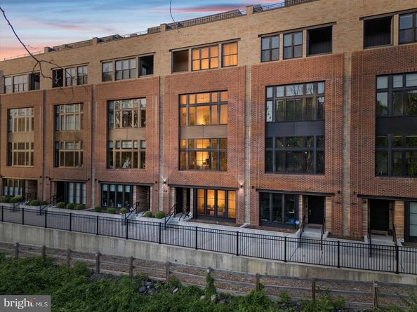 4548 Riverside Way, Philadelphia PA 19127