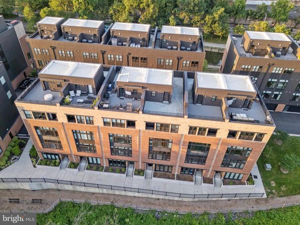 4548 Riverside Way, Philadelphia PA 19127