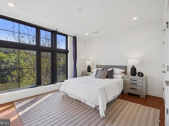 4548 Riverside Way, Philadelphia PA 19127