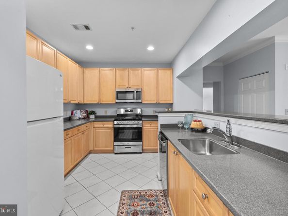 4950 Brenman Park Drive 301, Alexandria VA 22304