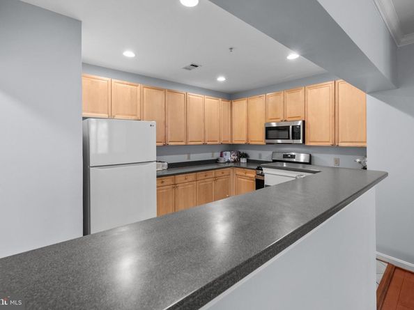 4950 Brenman Park Drive 301, Alexandria VA 22304