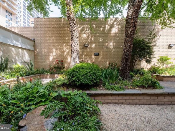 1919 Chestnut Street 1812, Philadelphia PA 19103