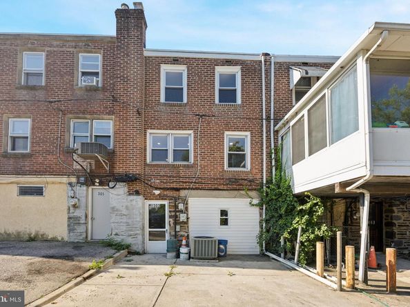 303 Golf Road, Darby PA 19023