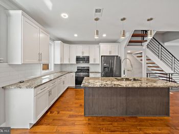 1603 S 6TH Street
