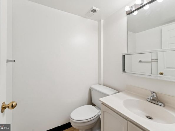 3800 Powell Lane 519, Falls Church VA 22041