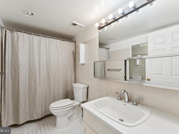 3800 Powell Lane 519, Falls Church VA 22041