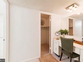 3800 Powell Lane 519, Falls Church VA 22041