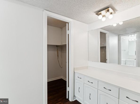 3800 Powell Lane 519, Falls Church VA 22041