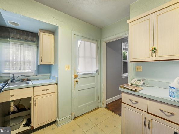 2401 Ridge Road Drive, Alexandria VA 22302