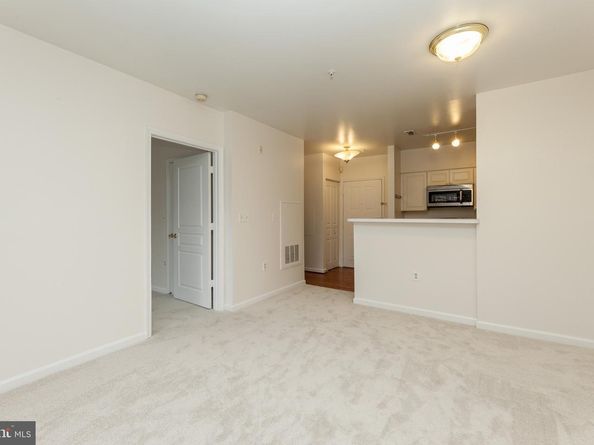 2204 Westcourt Lane 201, Herndon VA 20170
