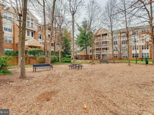 2204 Westcourt Lane 201, Herndon VA 20170