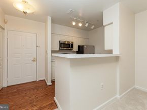2204 Westcourt Lane 201, Herndon VA 20170