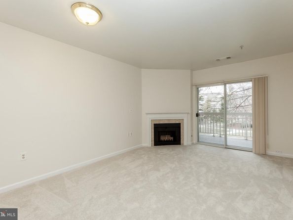 2204 Westcourt Lane 201, Herndon VA 20170