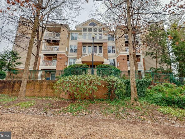 2204 Westcourt Lane 201, Herndon VA 20170