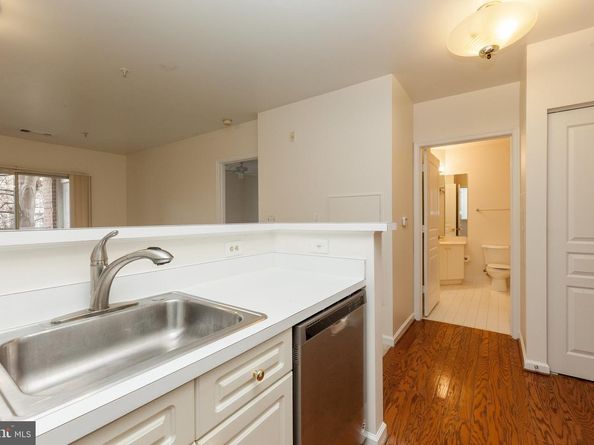 2204 Westcourt Lane 201, Herndon VA 20170