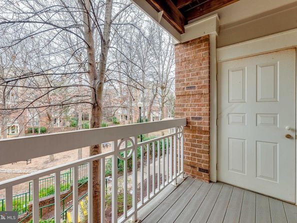 2204 Westcourt Lane 201, Herndon VA 20170