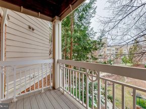 2204 Westcourt Lane 201, Herndon VA 20170