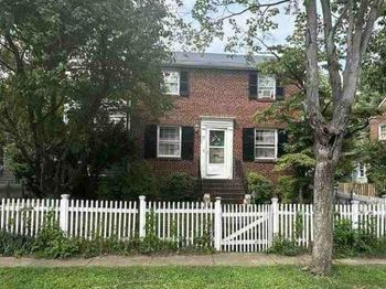 15 W Spring Street