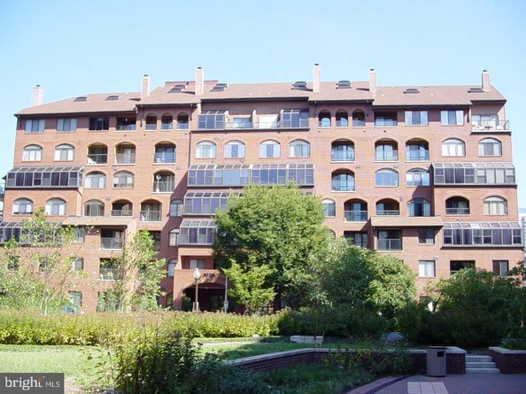 1029 N Stuart Street 204, Arlington VA 22201