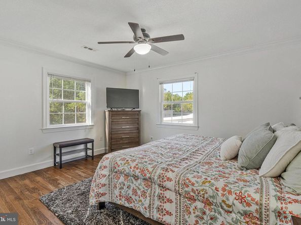 400 E Poplar Road, Sterling VA 20164