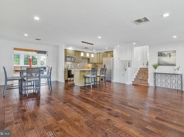 400 E Poplar Road, Sterling VA 20164