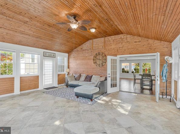 400 E Poplar Road, Sterling VA 20164